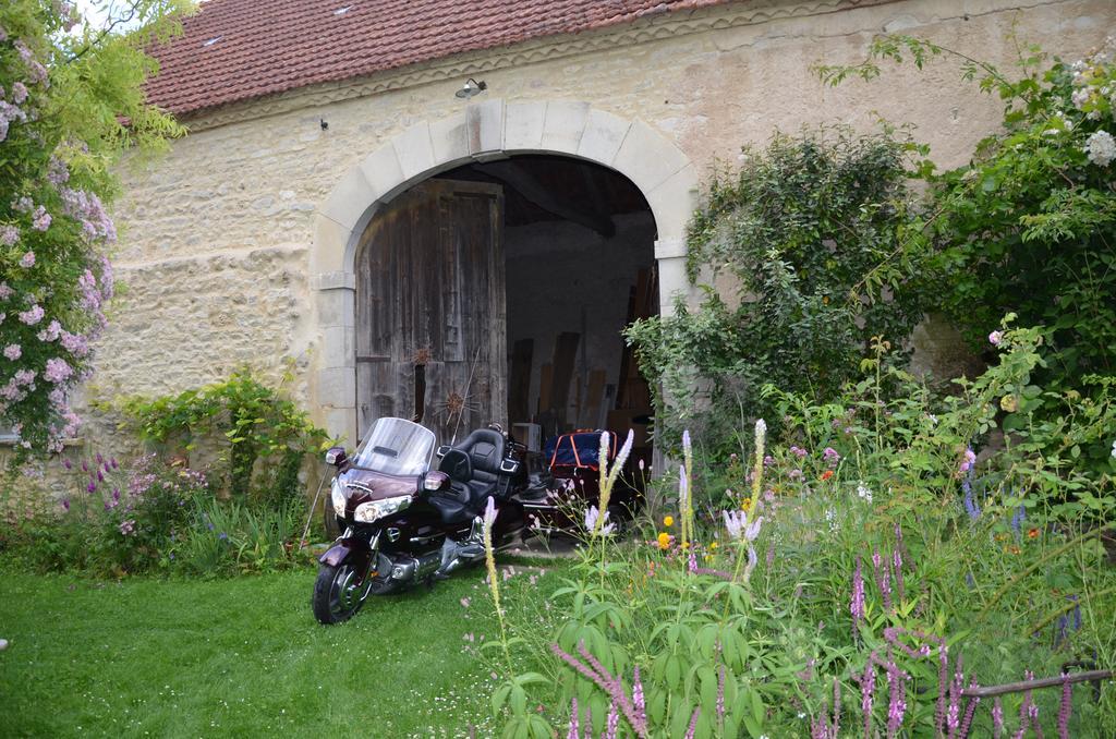 Le Vieux Velo Chaptuzat Exterior foto