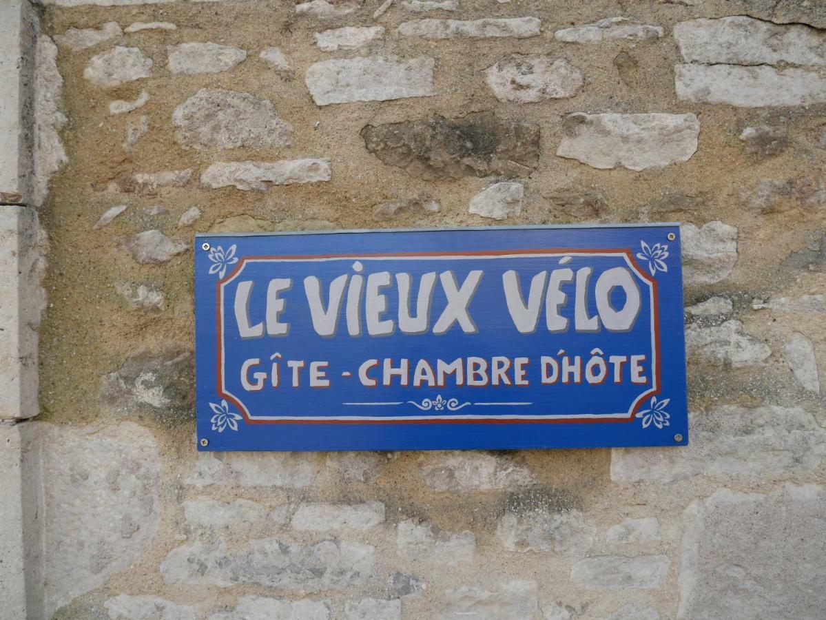 Le Vieux Velo Chaptuzat Exterior foto